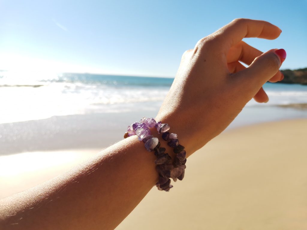 Pulseira de ametista – significado espiritual e benefícios energéticos